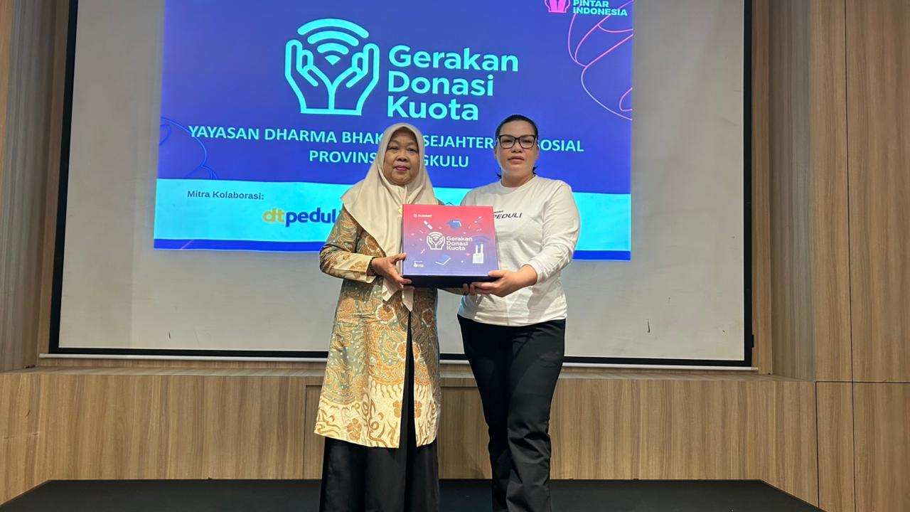 Penyerahan GDK oleh Ibu Desy